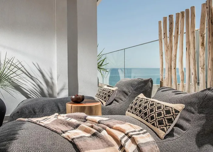 Khroma Luxury Suite 2 Beach Front Apartment